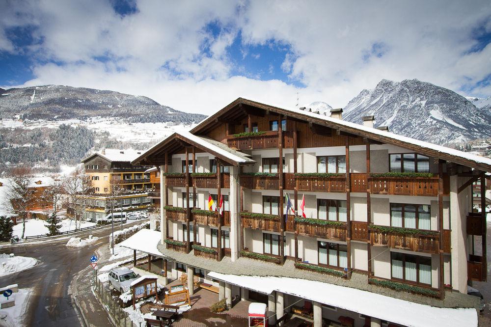 Hotel Derby Bormio Bagian luar foto