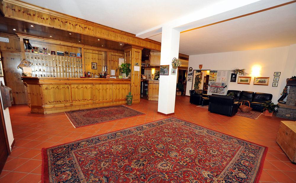 Hotel Derby Bormio Bagian luar foto