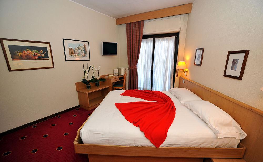 Hotel Derby Bormio Bagian luar foto