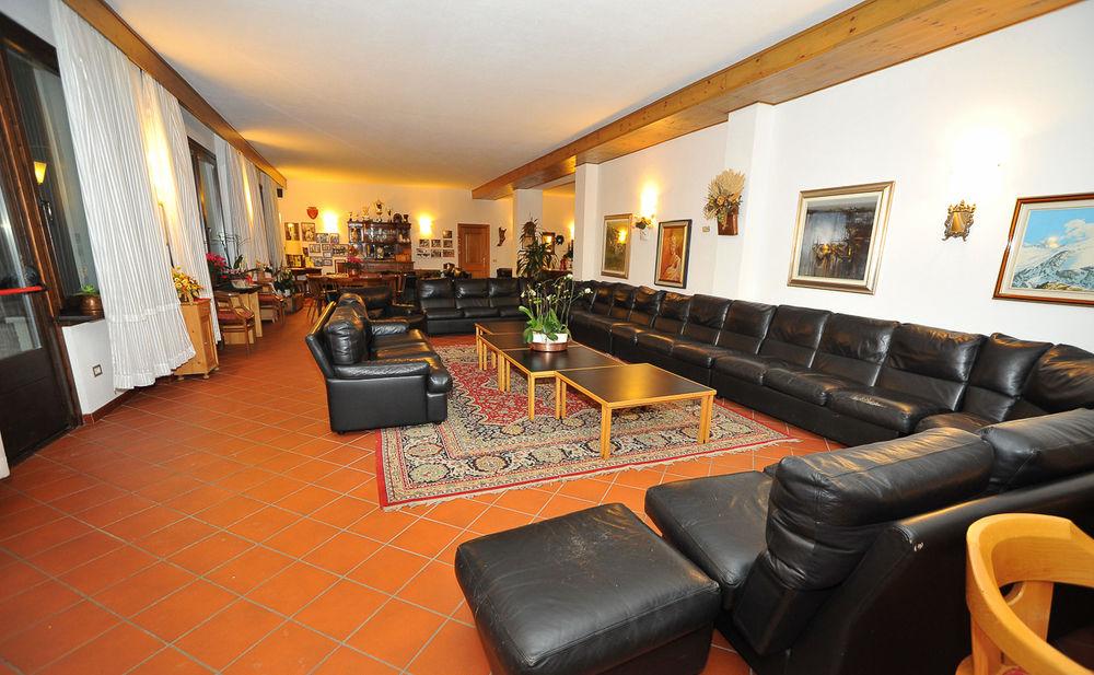 Hotel Derby Bormio Bagian luar foto