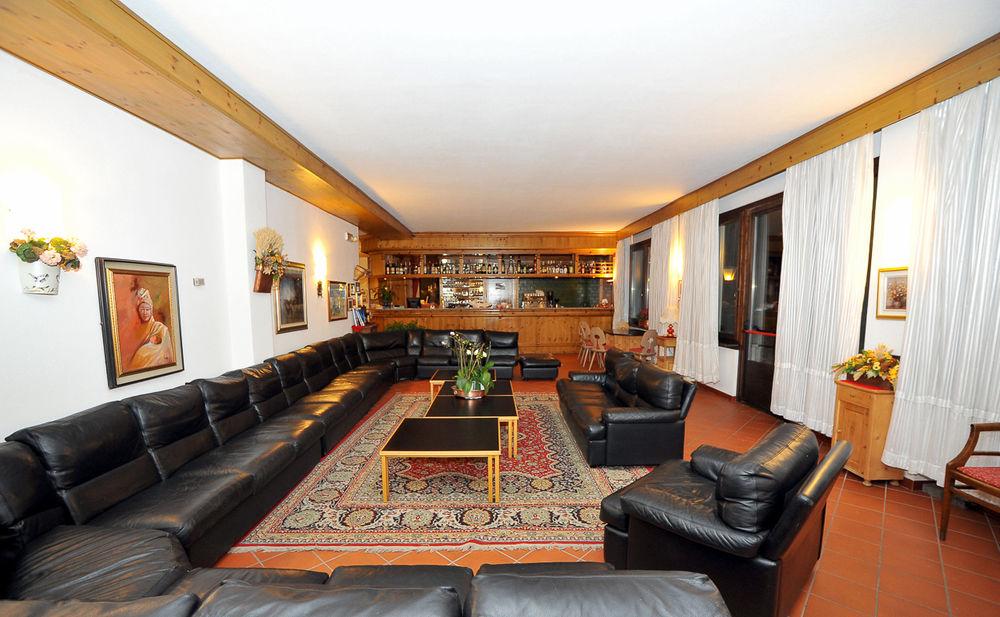 Hotel Derby Bormio Bagian luar foto