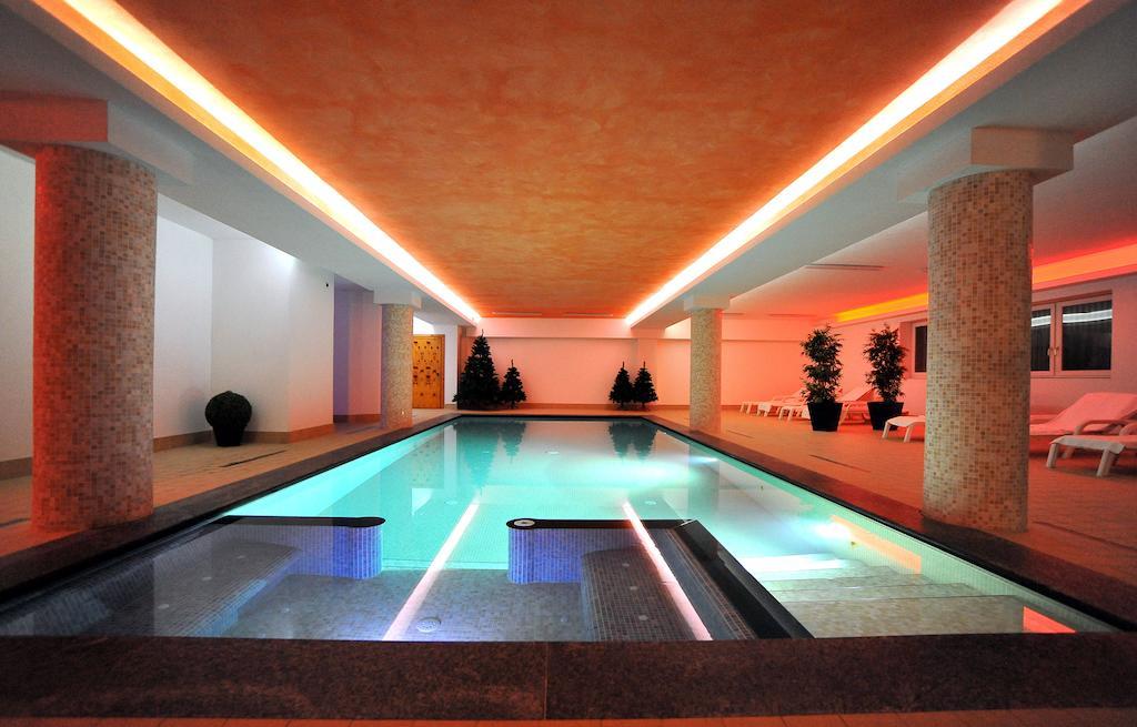 Hotel Derby Bormio Bagian luar foto