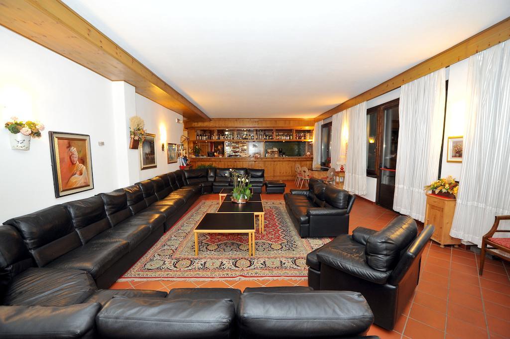 Hotel Derby Bormio Bagian luar foto