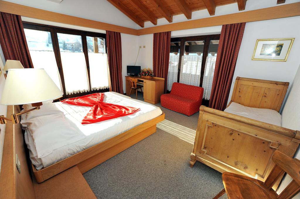 Hotel Derby Bormio Bagian luar foto