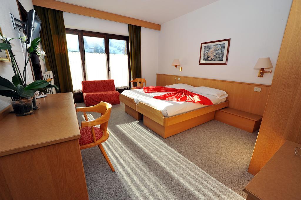 Hotel Derby Bormio Bagian luar foto