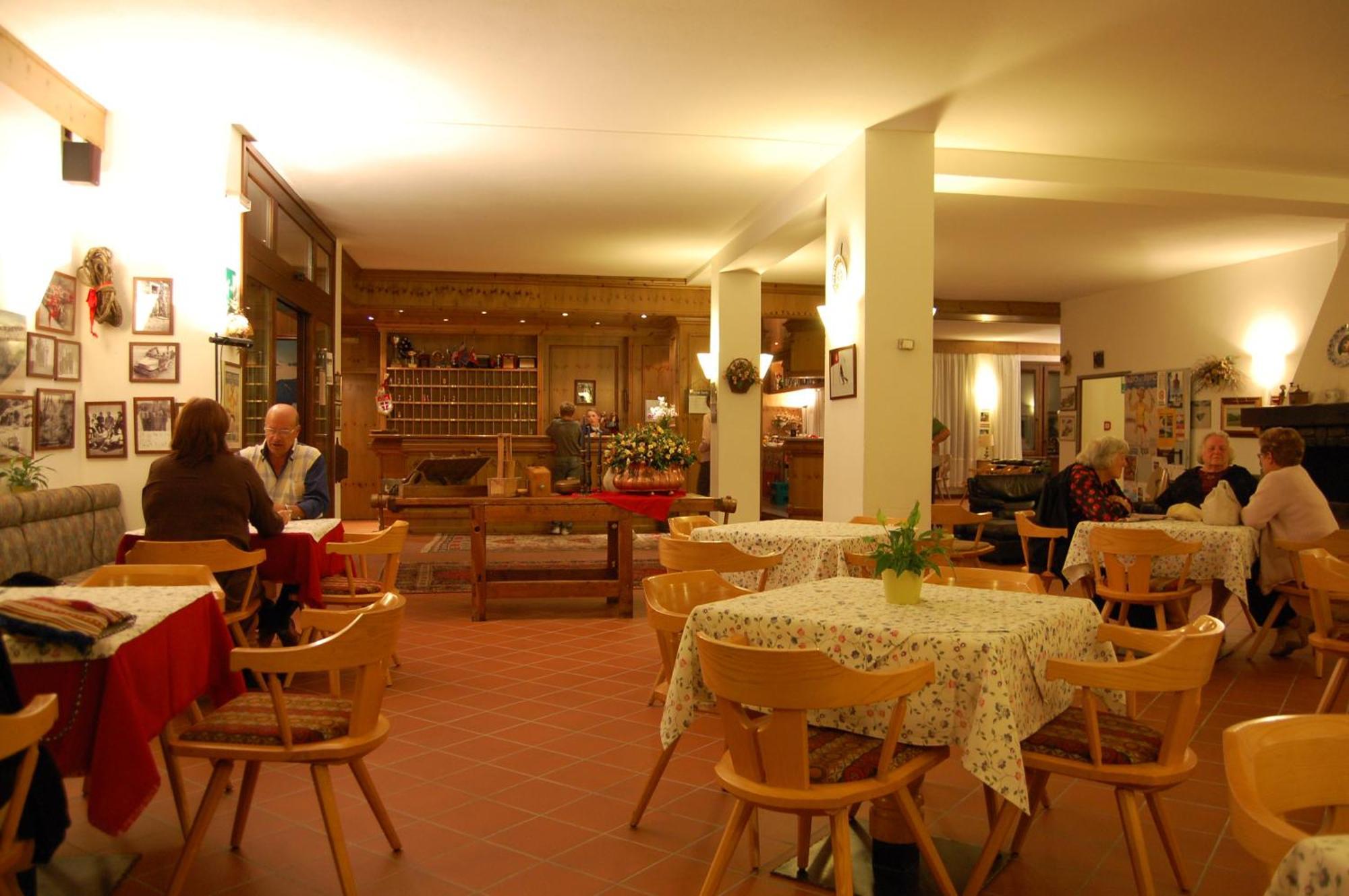 Hotel Derby Bormio Bagian luar foto