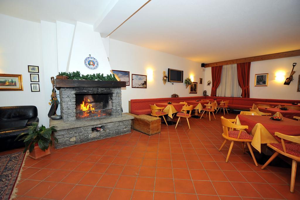 Hotel Derby Bormio Bagian luar foto
