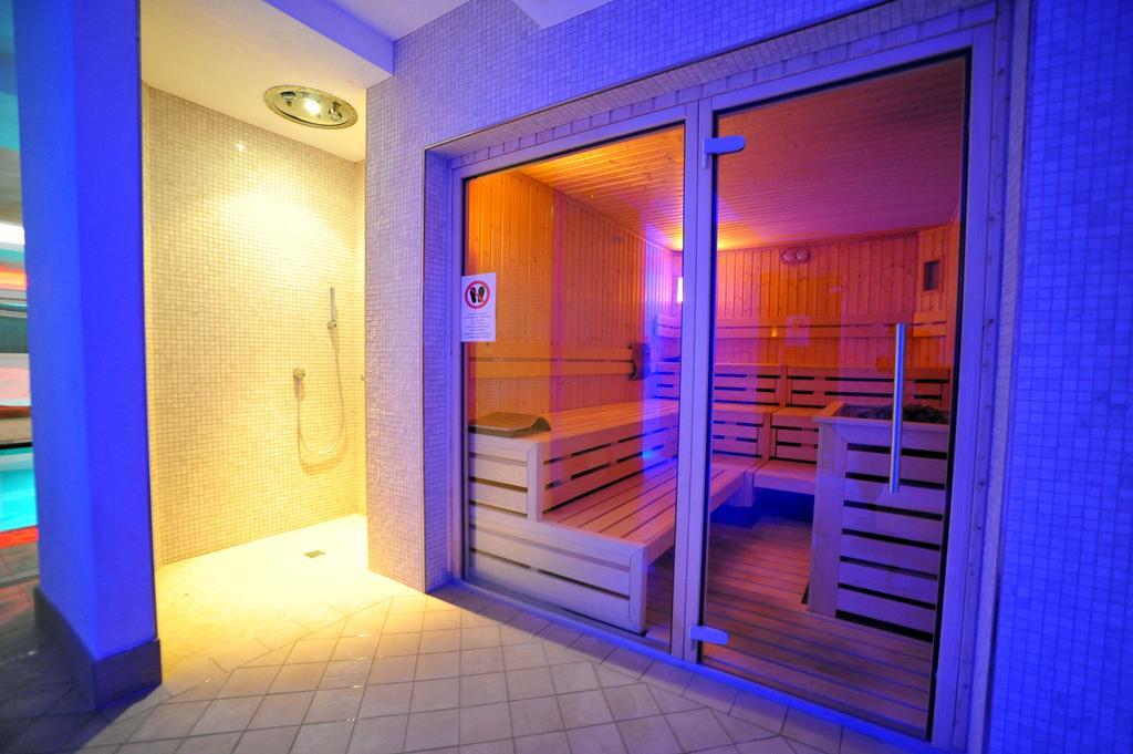 Hotel Derby Bormio Bagian luar foto