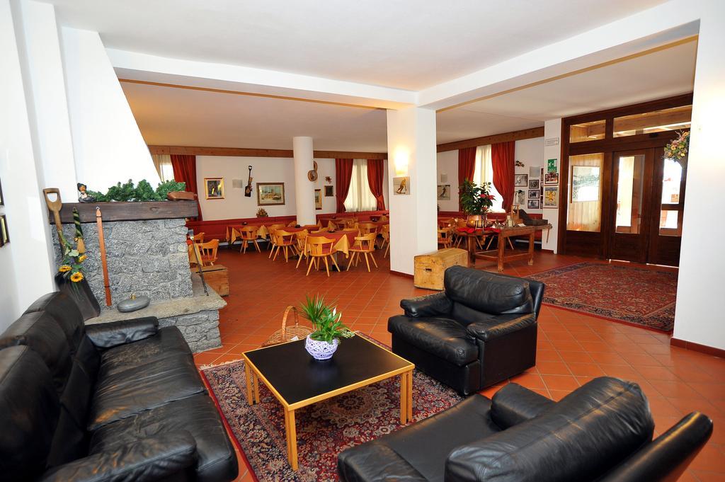 Hotel Derby Bormio Bagian luar foto