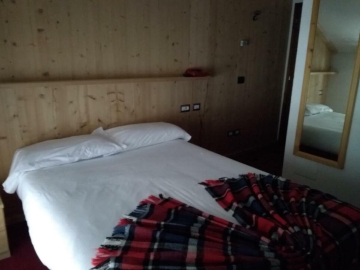 Hotel Derby Bormio Bagian luar foto